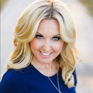 Meet your Posher, Dana